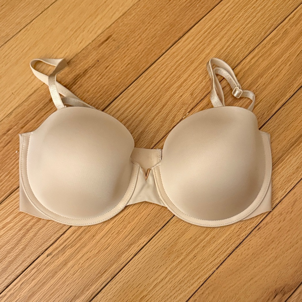 Victoria’s Secret Cream Underwire Push Up Bra